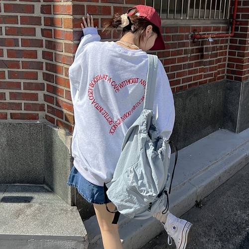 [뒷모습POINT] 2컬러 하트 레터링 자수 오버핏 여성 맨투맨 티셔츠